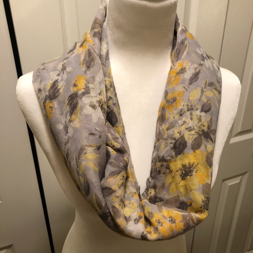 Women’s scarf